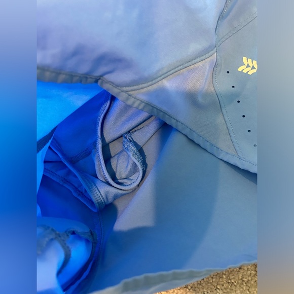 All in Motion Size Medium Blue athletic Shorts with Pockets - Picture 3 of 5